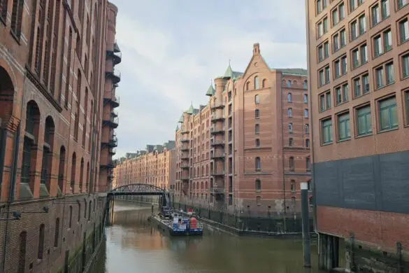 "עיר המחסנים" (Speicherstadt) בהמבורג היפה